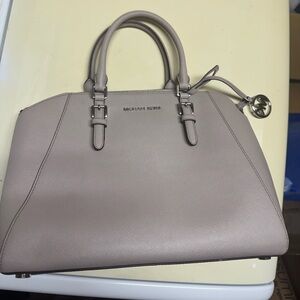 Micheal Kors medium purse - used 2x!